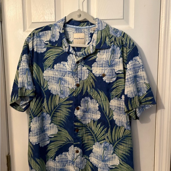 Tommy‎ Bahama Blue Floral Men's Shirt - Picture 1 of 3